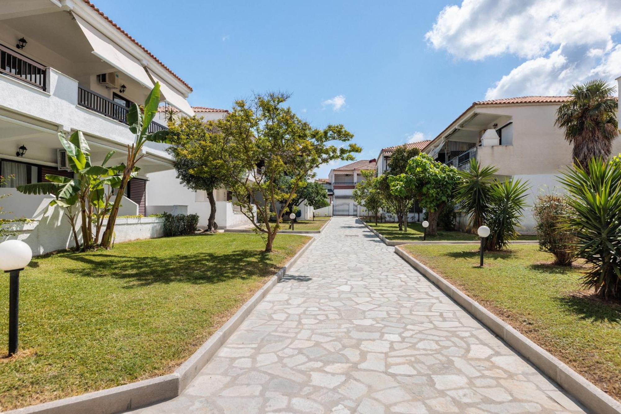 Valasi Apartments Скала-Фуркас Экстерьер фото